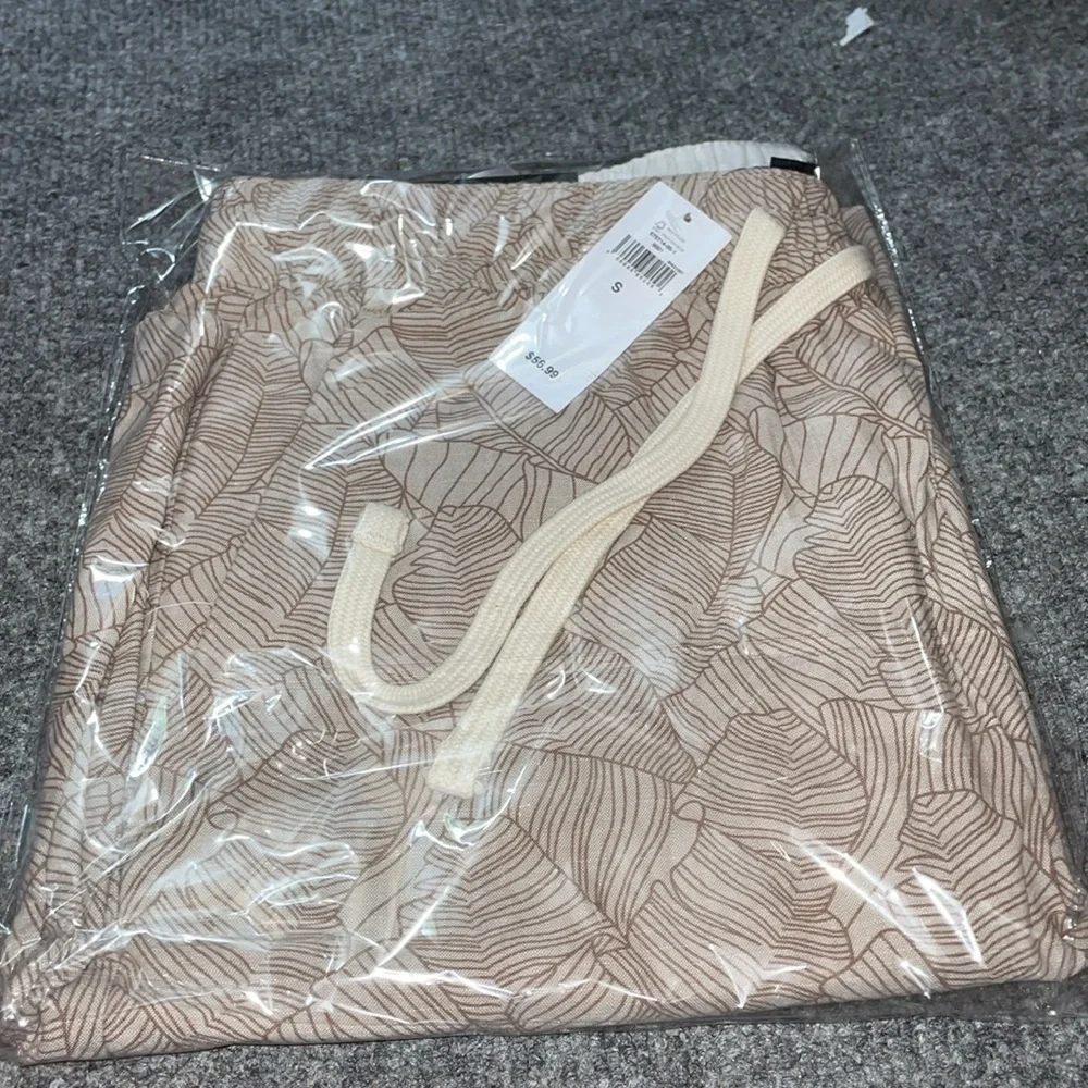 NWT - Banana Republic Men’s Summer Deck Shorts (Tan & Brown Patterns, Small)